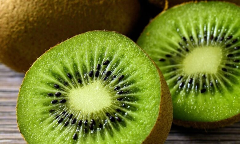 Know about The Kiwi's Health Benefits And Side Effects